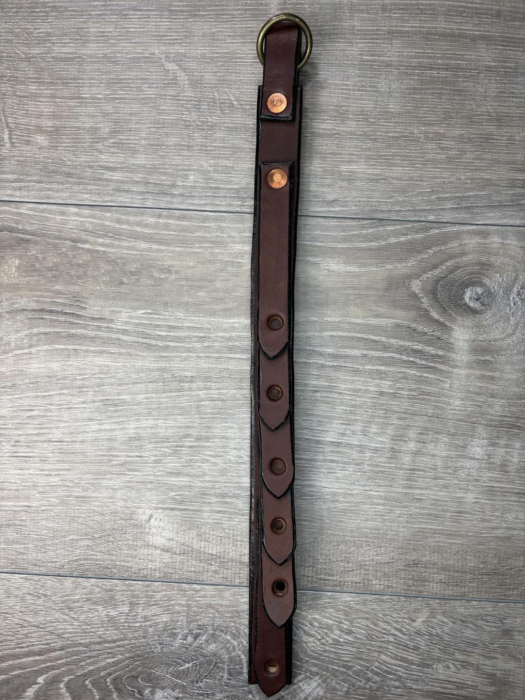 Cinch Hanger in brown