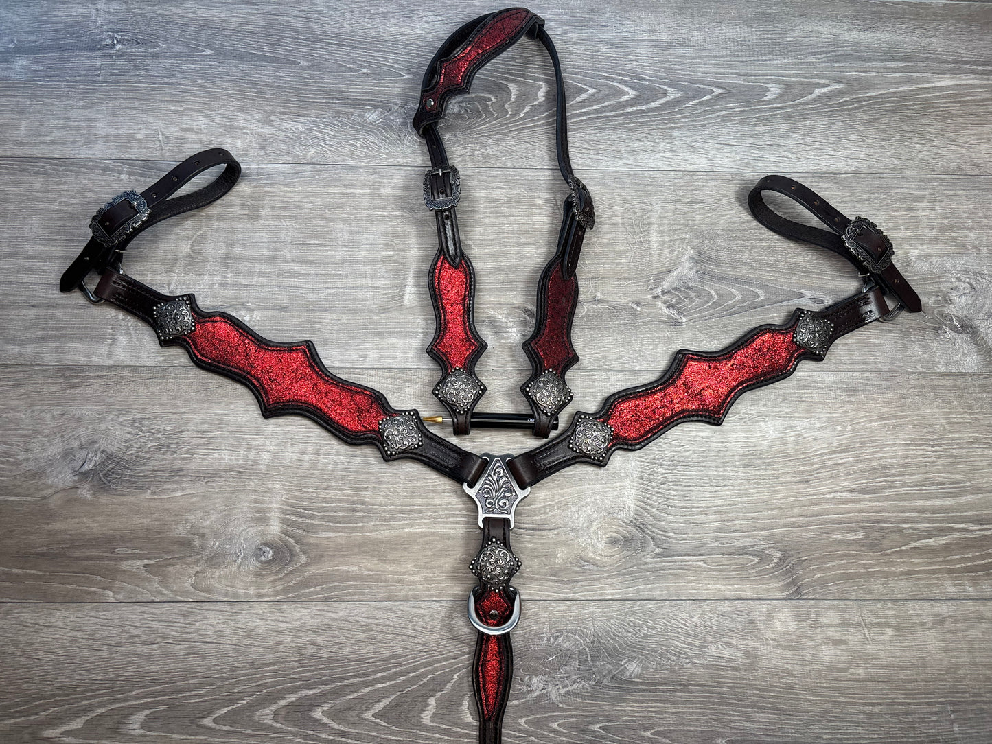 Regal red tack set