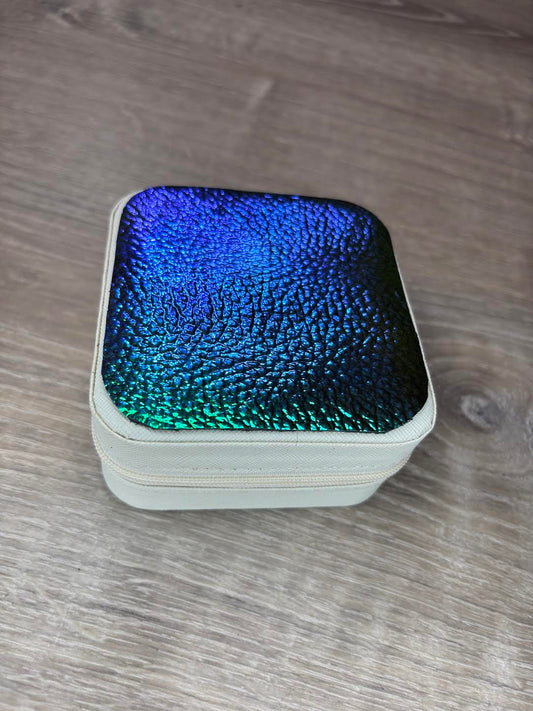 Jewelry Box - transition hide