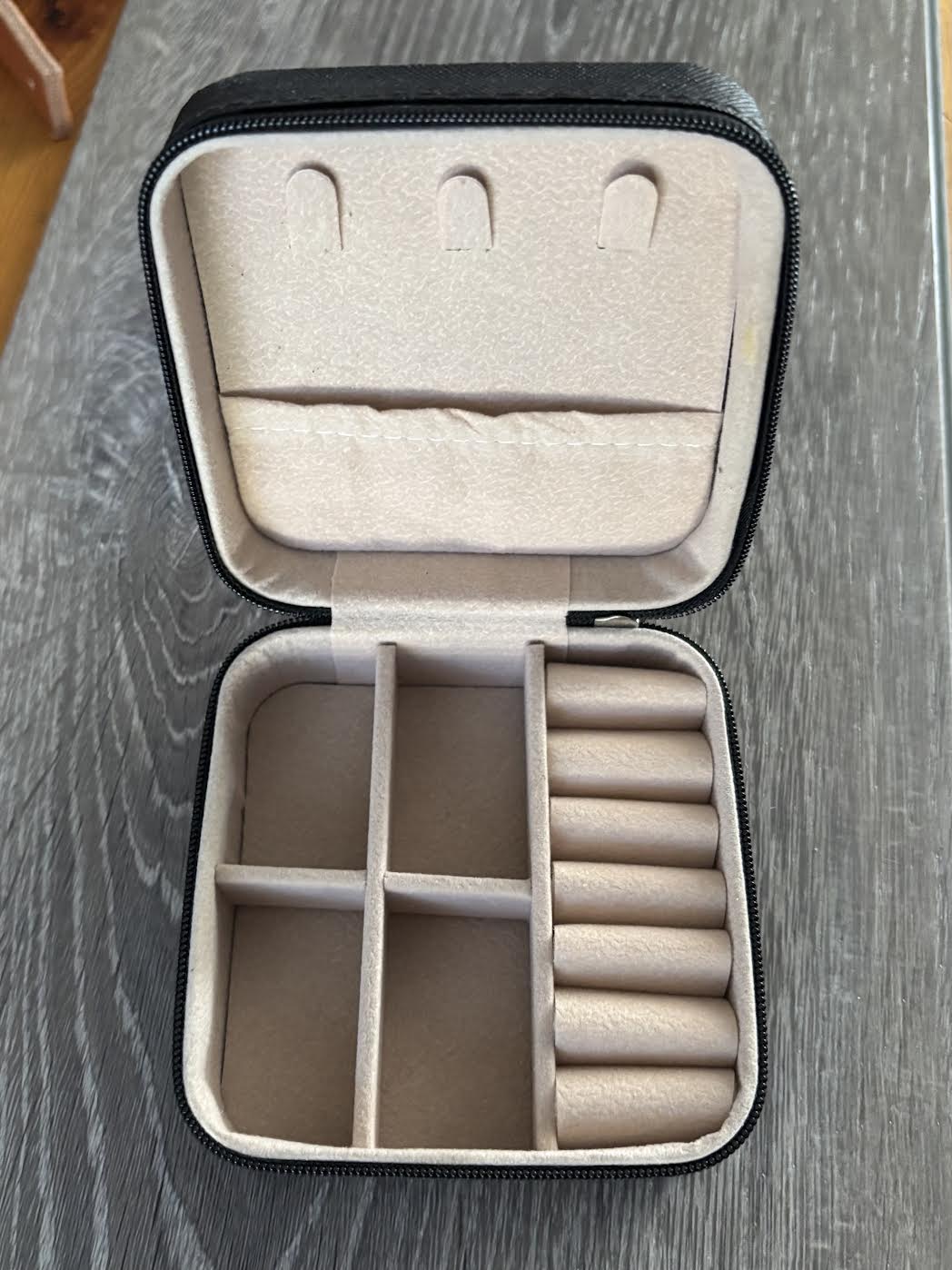 Jewelry Box - transition hide
