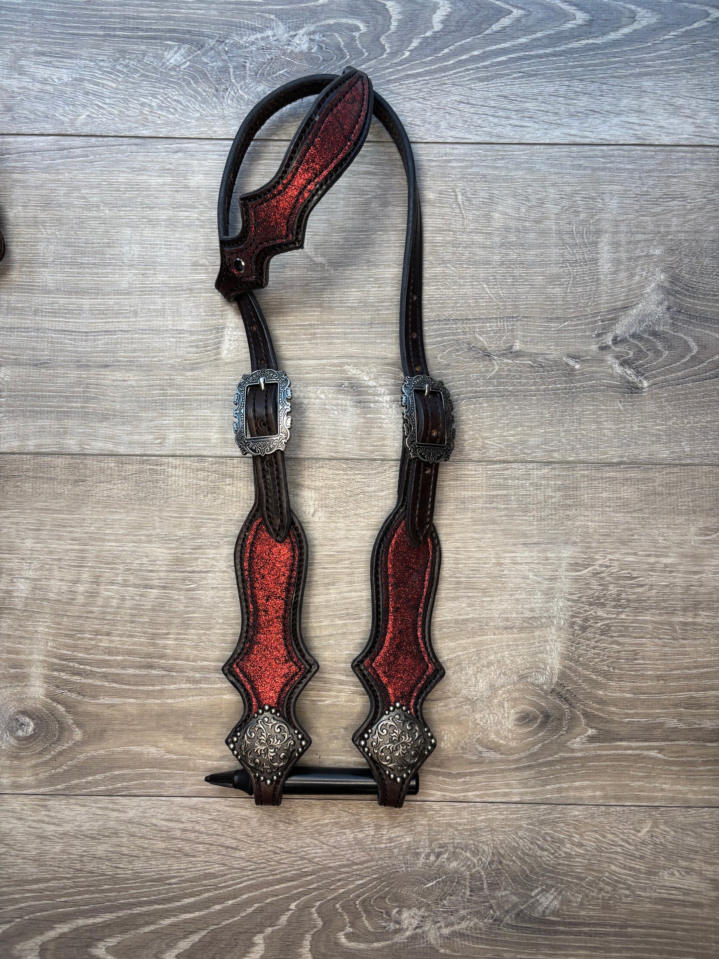 Regal red tack set