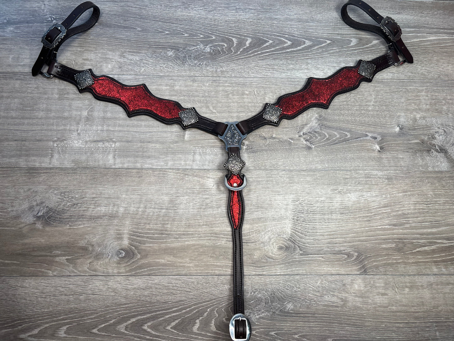 Regal red tack set