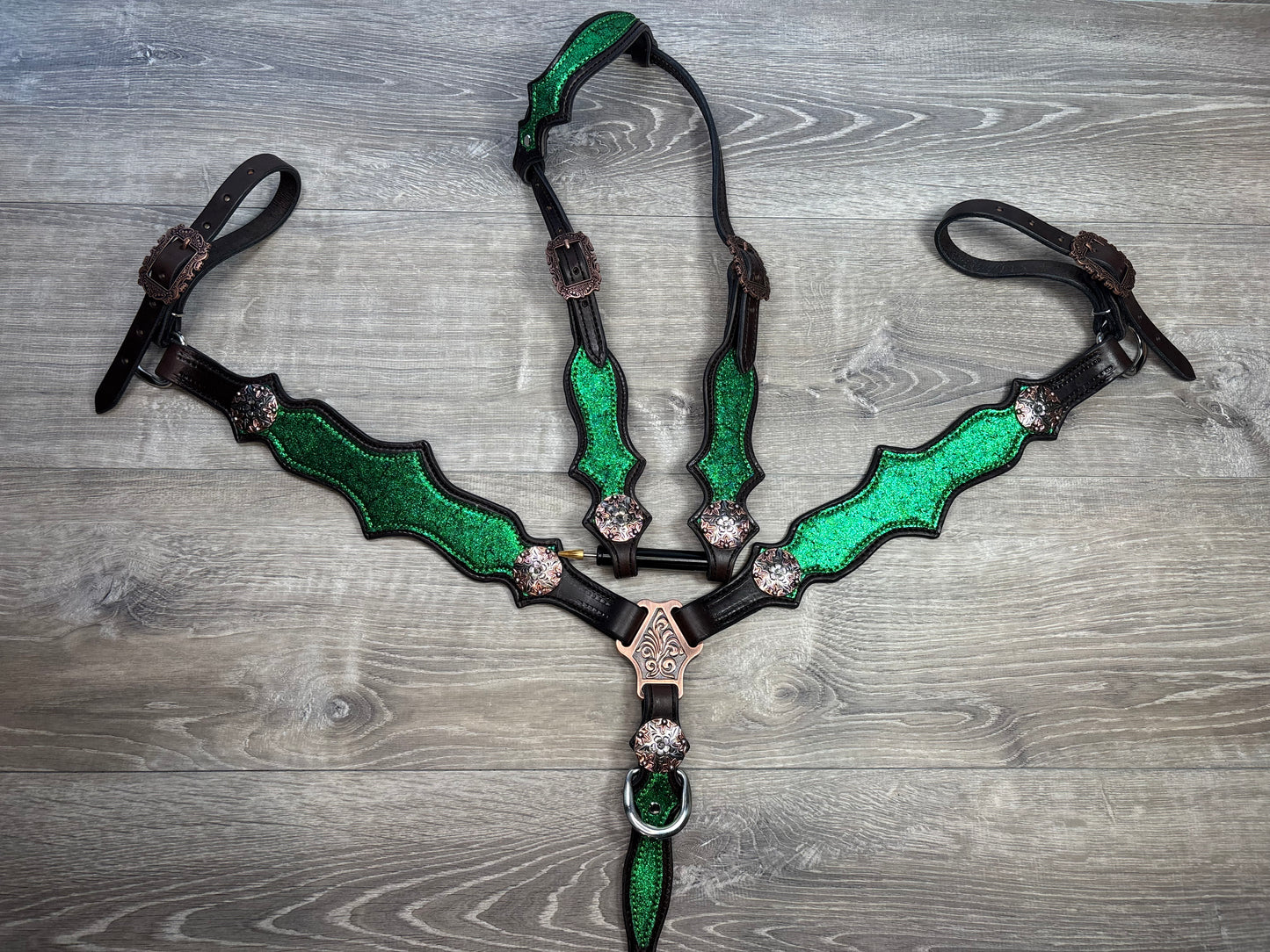 Regal green tack set