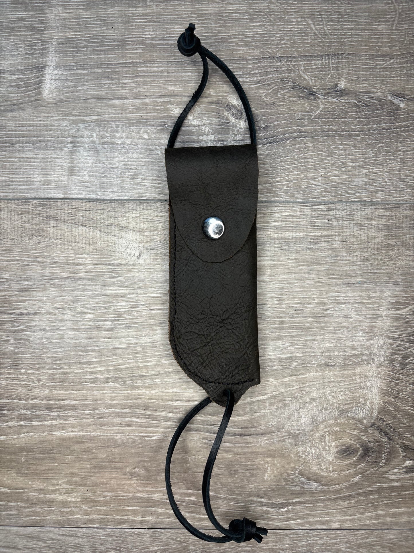 Hoof pick holder – brown bison